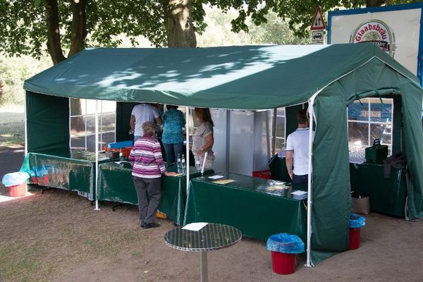 Foto 3 von 78 aus der Galerie Benefiz Open-Air Sommerkomödie